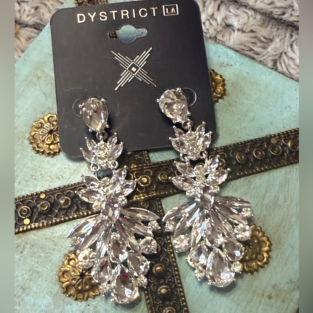 🌸4 for $10 NWT District LA Silver Crystal Long Drop Earrings